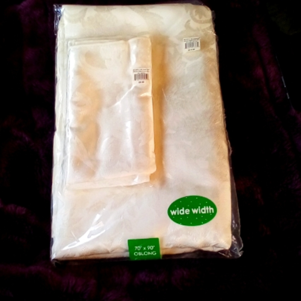 New✨Table cloth and napkins